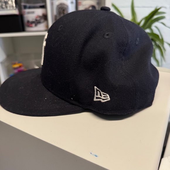 Classic Snapback New York Yankees Hat - OSFM - Picture 2 of 3